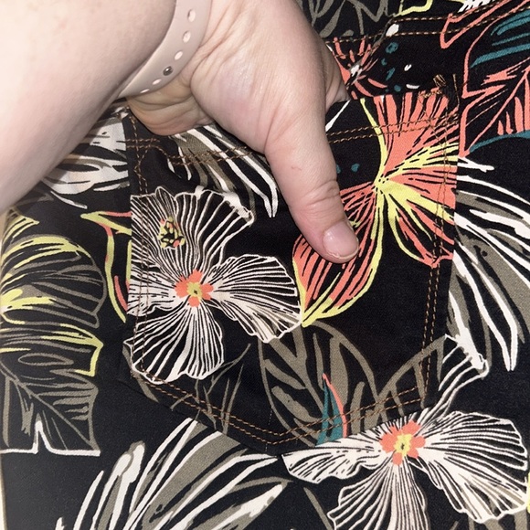 Love & Legend black stretch denim with tropical print - worn 2 - 3 times at most - Picture 5 of 11